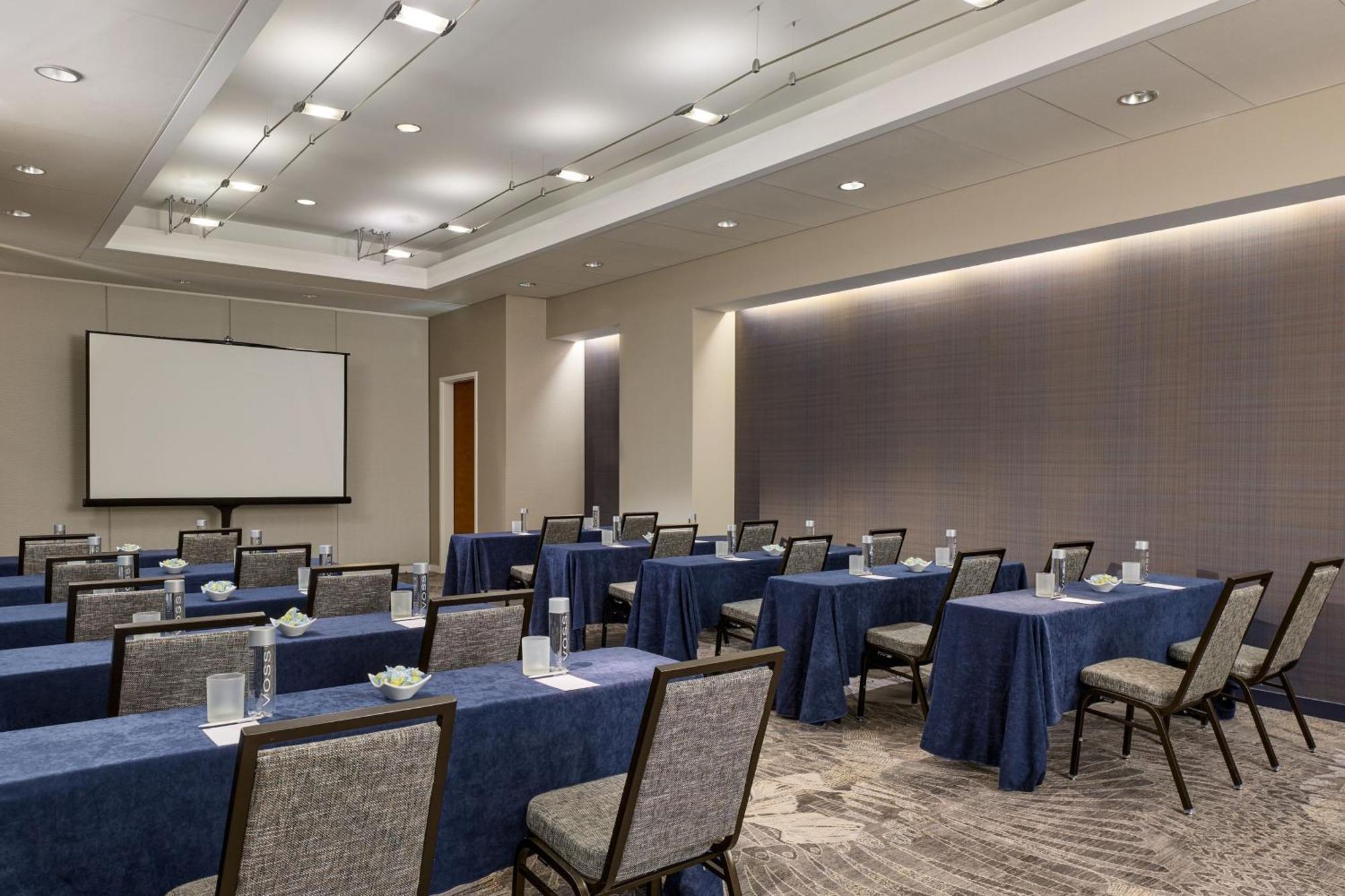 Renaissance Schaumburg Convention Center Hotel Dış mekan fotoğraf